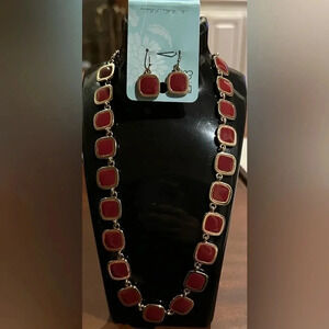 Necklace & earrings set in goldtone - red necklace reverses to red and black